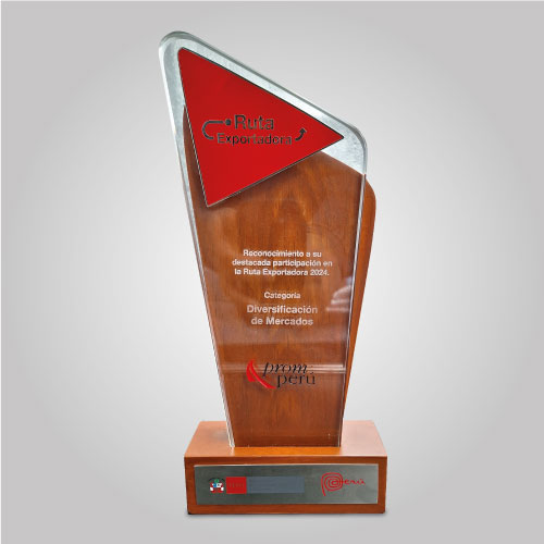 trofeo de madera y vidrio